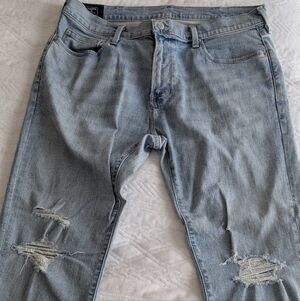 Abercrombie & Fitch Men's Light Blue Relaxed Jeans